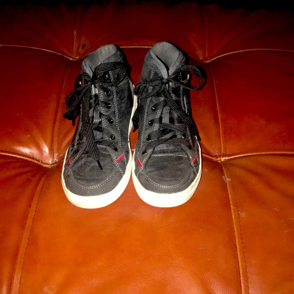 Levi mid-high tops kids size 3.